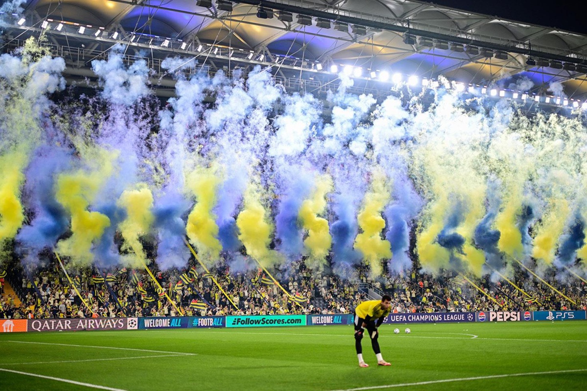 Fenerbahçe'de bir ayrılık daha! Takımın yıldızı arkadaşlarıyla vedalaşıyor