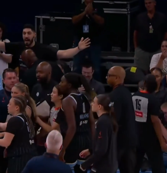 FETÖ'cü Enes Kanter'e büyük şok! Salondan atıldı 