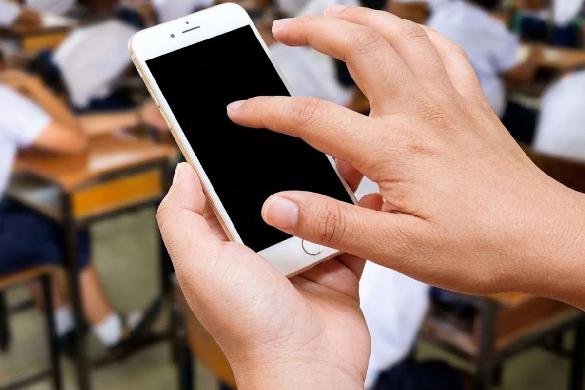 Fransa\'da liselerde cep telefonları yasaklandı