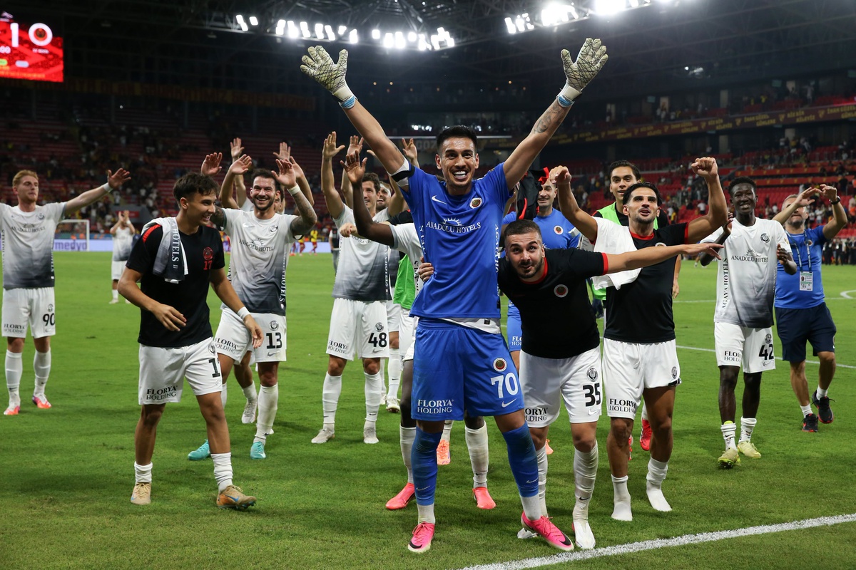 Göztepe'de Kriz: Defans ve Orta Sahada Sakatlıklar