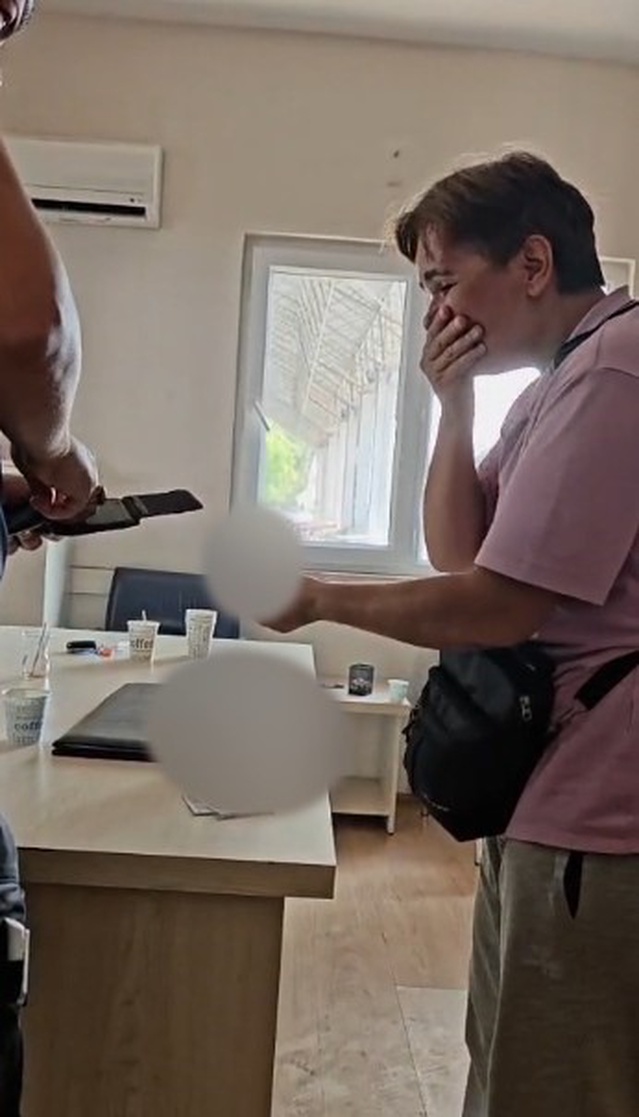 Hayatını kaybeden babasının hediyesini kaybetti, bulununca sözleri duygulandırdı