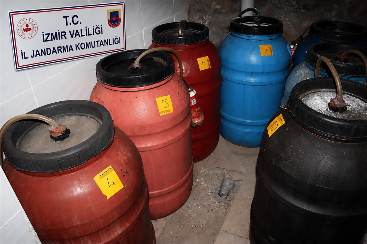 Urla\'da 2200 Litre Sahte Alkol Ele Geçirildi