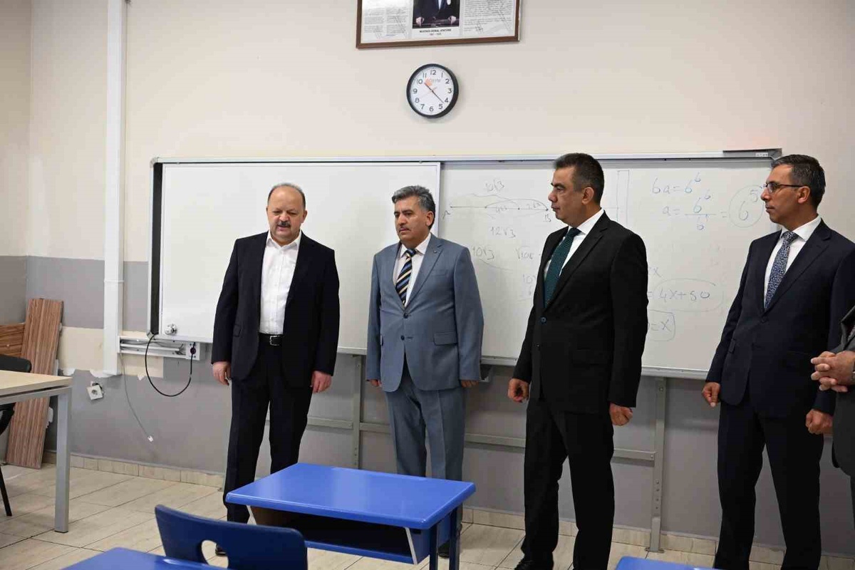 Kastamonu'da Okul Bakım Çalışmaları Sürüyor