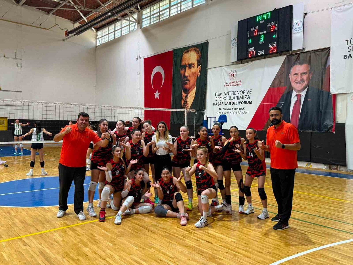 Kayseri Kız Voleybol Takımı Türkiye 3.'sü Oldu