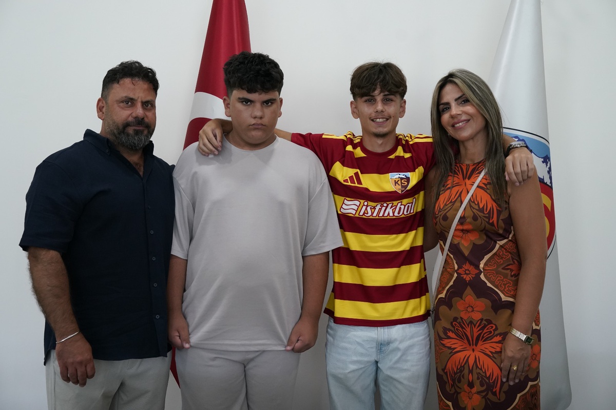 Kayserispor, Mikail Kulaksız ile Profesyonel Sözleşme İmzaladı