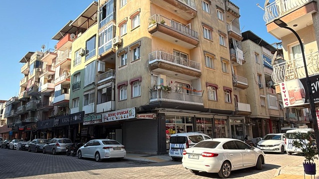 Kocasının elleriyle boğmaya çalıştığı Hacer, yaşam mücadelesini kaybetti