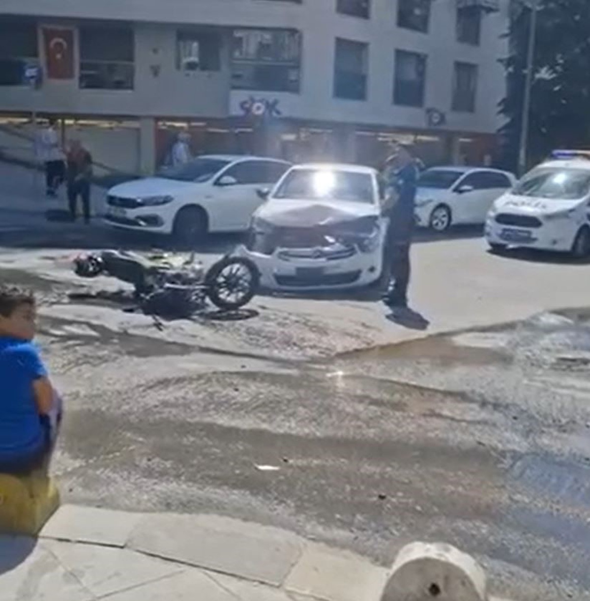 Küçükçekmece'de Motosiklet-Otomobil Kazası