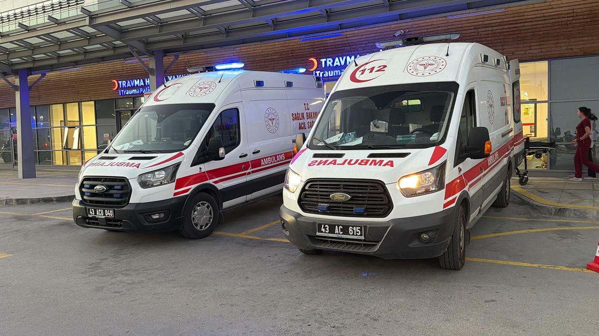 Eski eşini bıçaklayıp kaçtı: Kamerada!