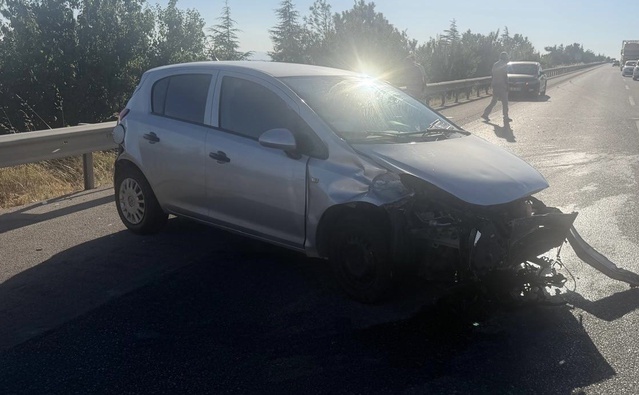 Eskişehir'de Trafik Kazası: 3 Yaralı