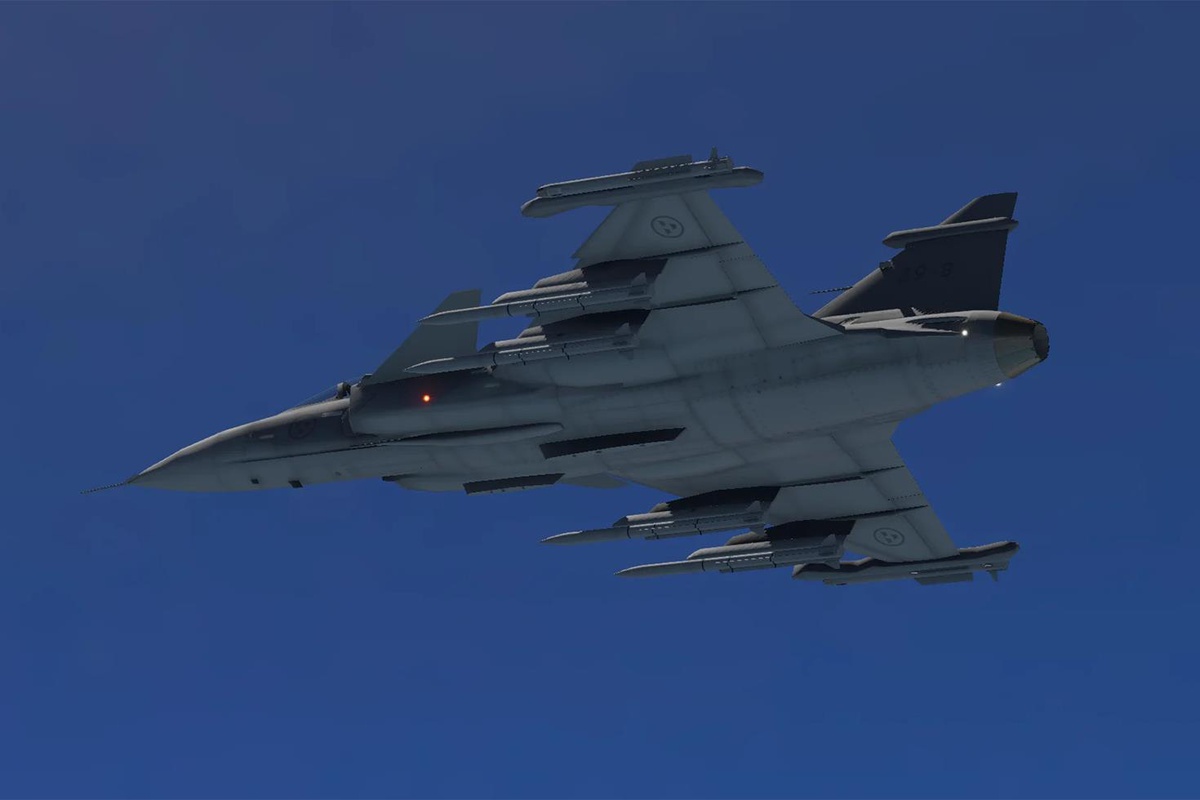 Macaristan\'da savaş uçağı düştü: Pilot kurtuldu