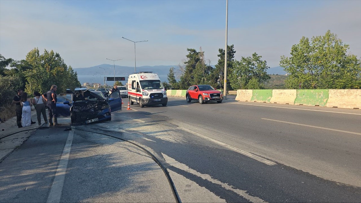 Mudanya'da Otomobil Yangını Zeytinliğe Sıçramadan Söndürüldü