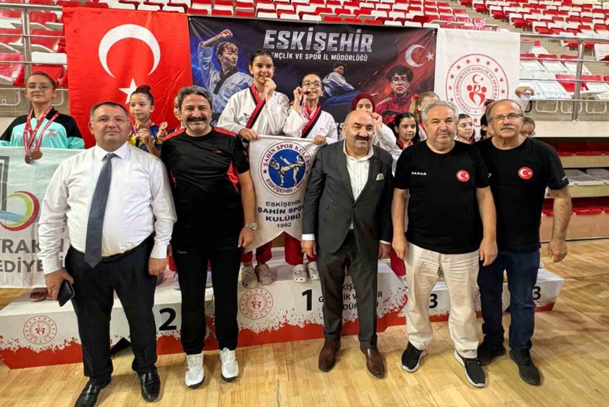 Nadir Özsoy 2. İller Arası Taekwondo Poomsae Müsabakası Eskişehir'de Tamamlandı