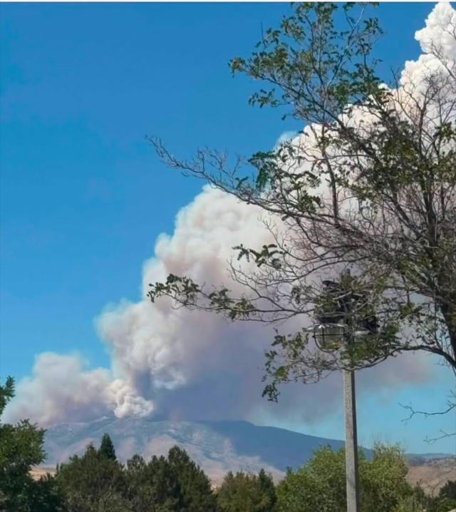 Nevada’da Hawk yangını büyüyor: Binlerce kişi için tahliye kararı