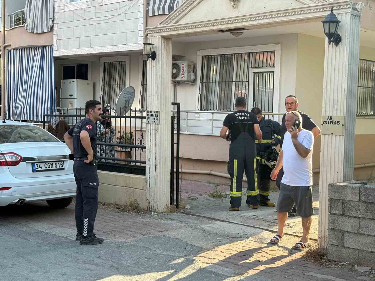 Antalya'da Unutulan Yemek Yangına Neden Oldu