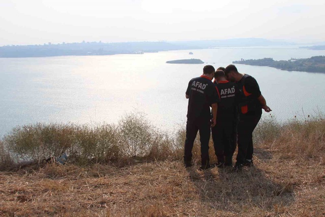 Uçuruma Yuvarlanan Araçta Genç Kadın Hayatını Kaybetti