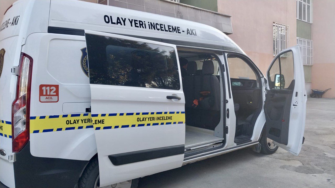 90 Yaşındaki Kadın İkinci Kattan Düştü