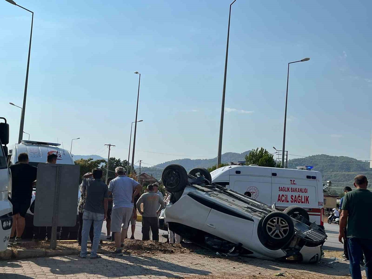 Fethiye-Antalya Yolunda Kaza: 4 Yaralı