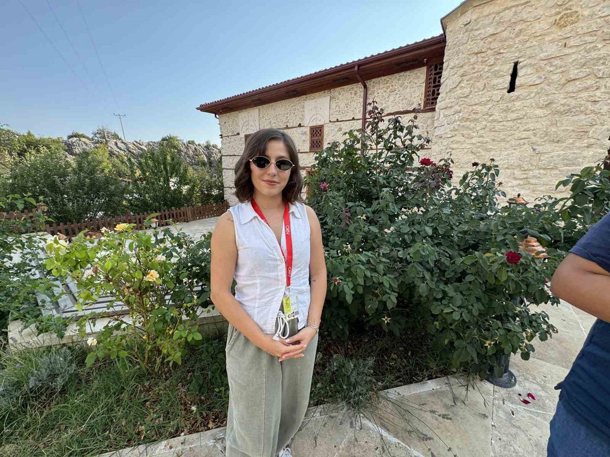 Hukuk Mezunu Zeynep Ocak Turist Rehberi Oldu