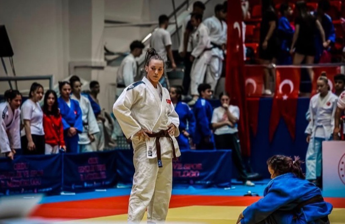 Tuana Kambur Gümüş Madalya Kazandı