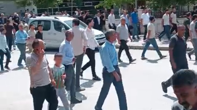 Van’da iki aile birbirine girdi: Polis TOMA ile müdahale etti