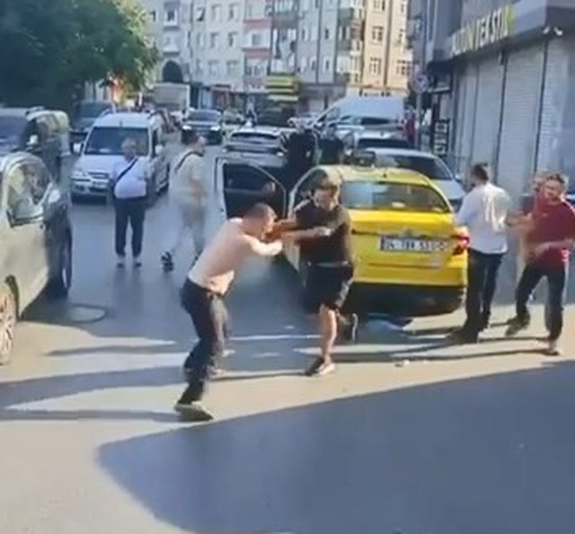 Ortalık bir anda boks ringine döndü