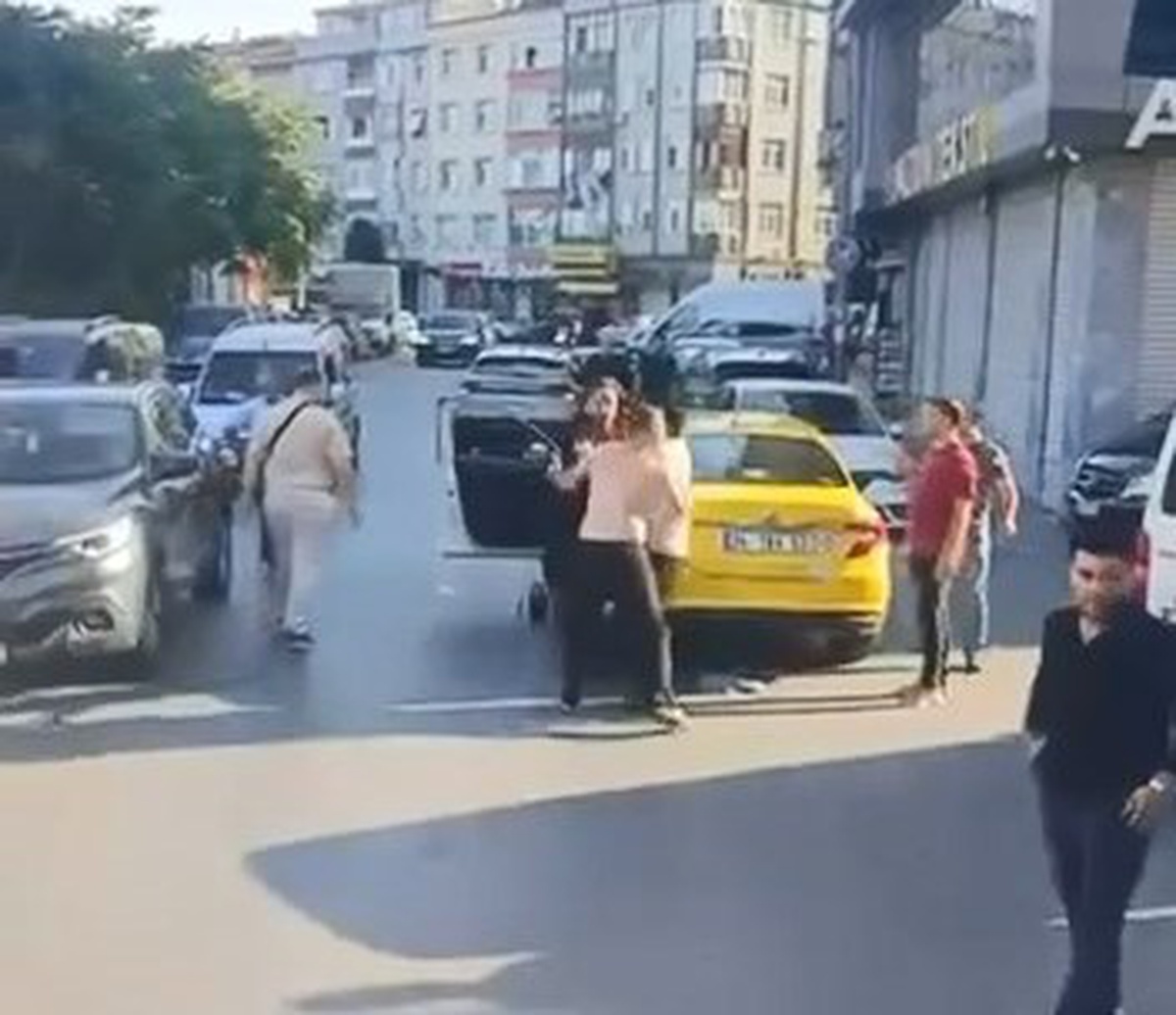 Zeytinburnu'nda Taksiciler Arasında Yumruklu Kavga