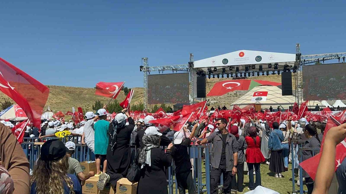 Ahlat'ta 1071 Coşkusu: 955. Yıl Dönümü Büyük Katılımla Kutlanıyor