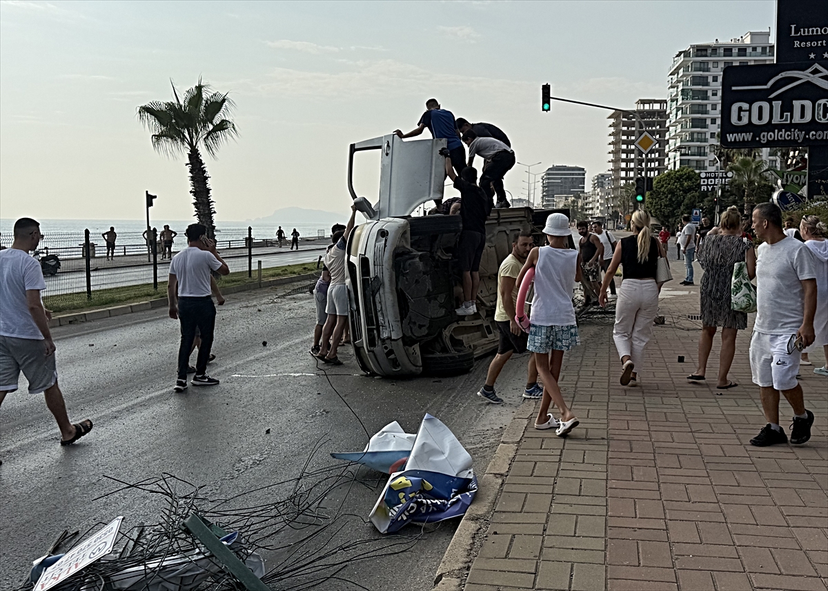 Alanya'da Kaza: 2 Yaralı
