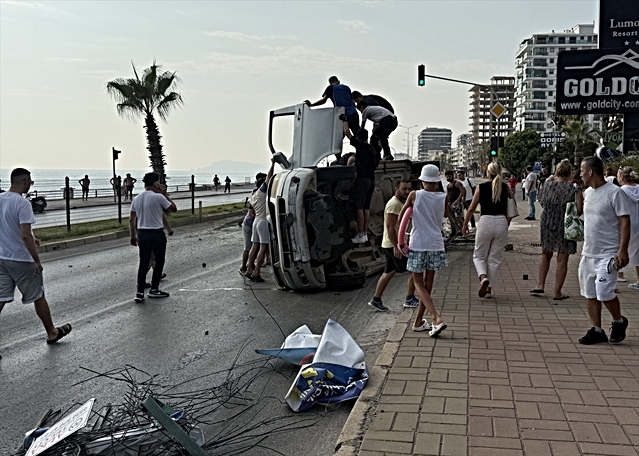 Alanya'da Kaza: 2 Yaralı