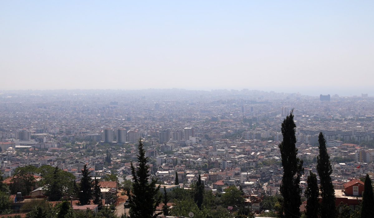 Antalya'da Hava Sıcaklığı 42 Dereceyi Buldu