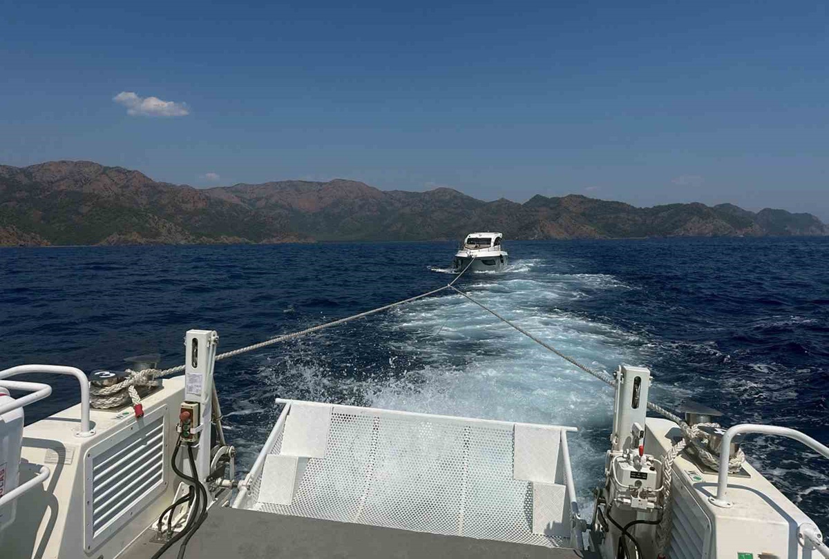 Marmaris'te Yat Kurtarma Operasyonu