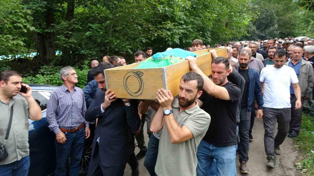 İki Kız Kardeş Uçurumdan Düştü