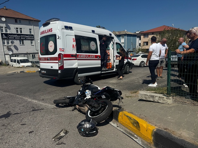 Bartın'da Motosiklet-Otomobil Kazası: 2 Yaralı