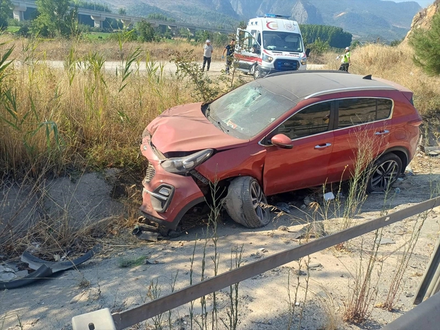 Bilecik'te SUV Devrildi, 4 Yaralı