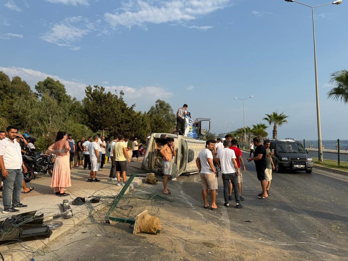 Alanya'da Trafik Kazası: İki Yaralı