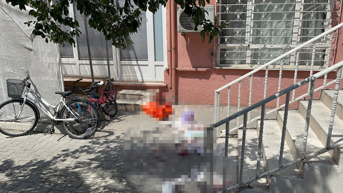 Boşanma Aşamasındaki Eşini Bıçakla Yaraladı
