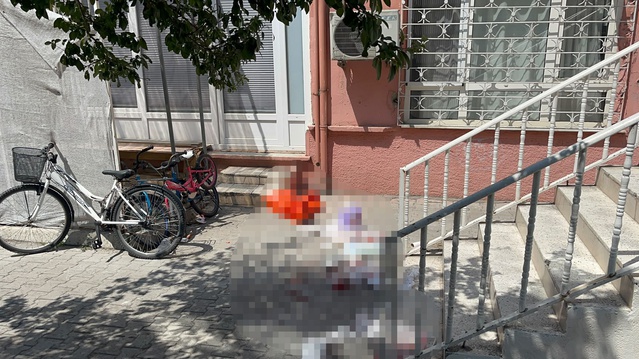 Boşanma Aşamasındaki Eşini Bıçakla Yaraladı