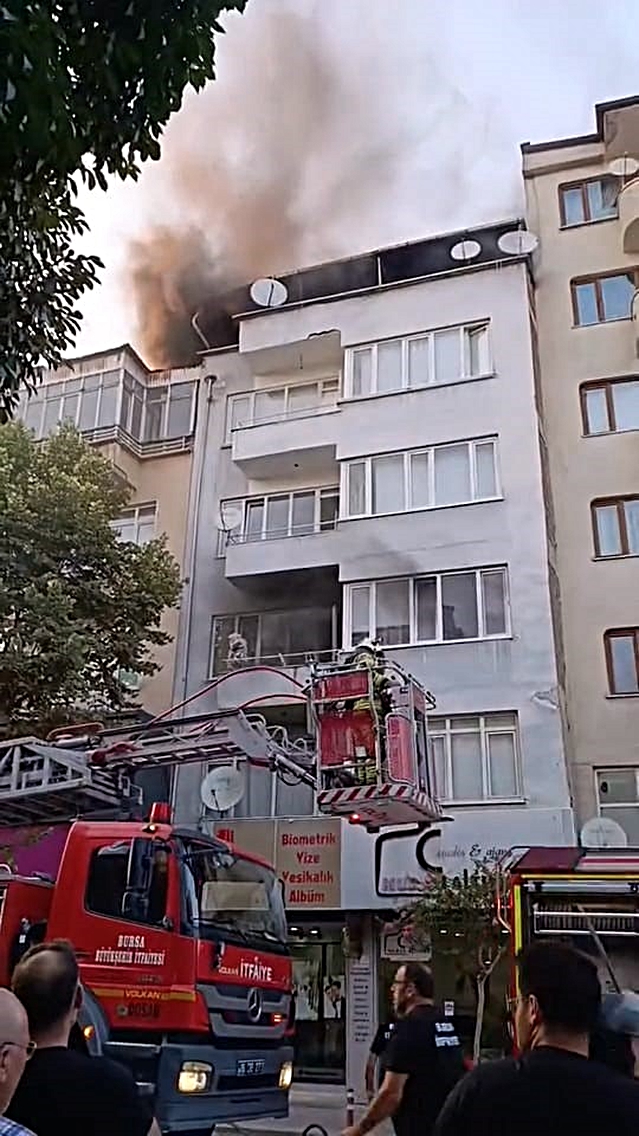 İnegöl'de geri dönüşüm deposunda yangın paniği