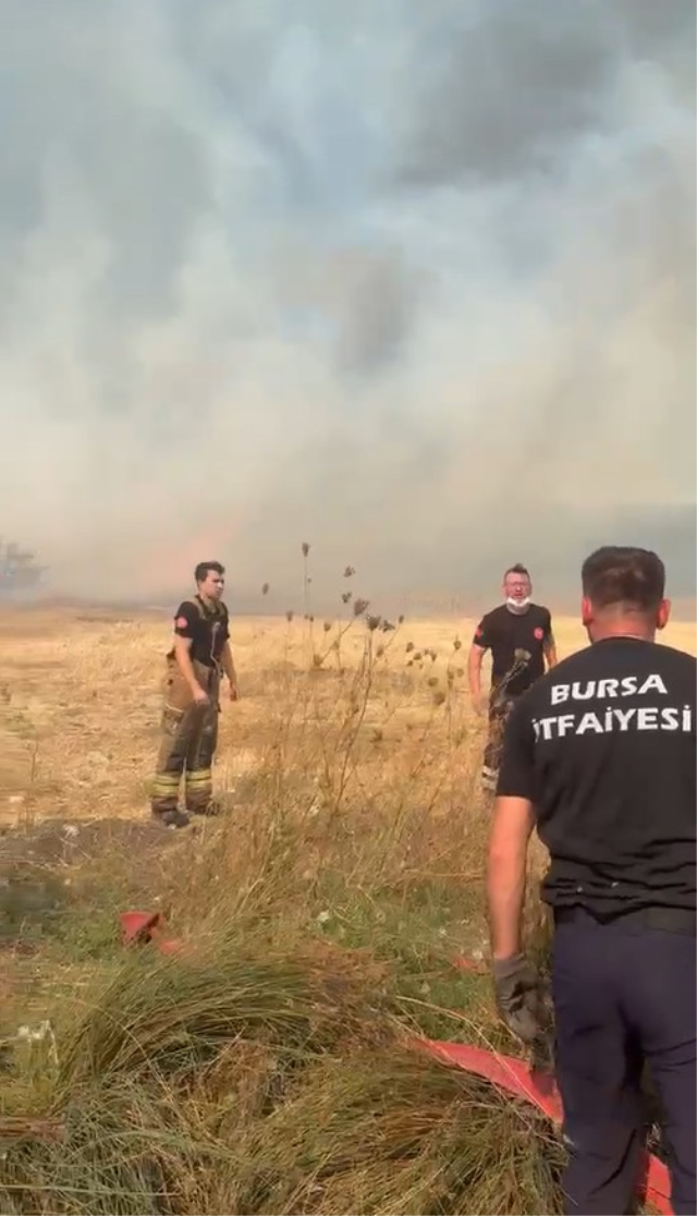 Bursa’da yangın paniği: Alevler ormana sıçradı, helikopterler hemen havalandı