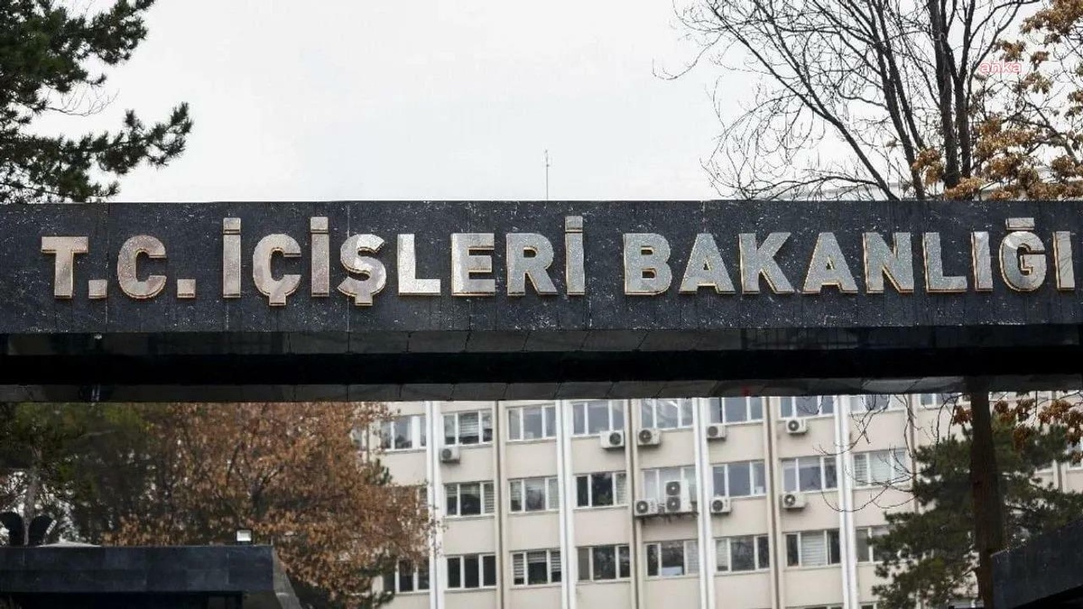 Yurt Dışında Aranan 60 Kişi Türkiye'ye İade Edildi
