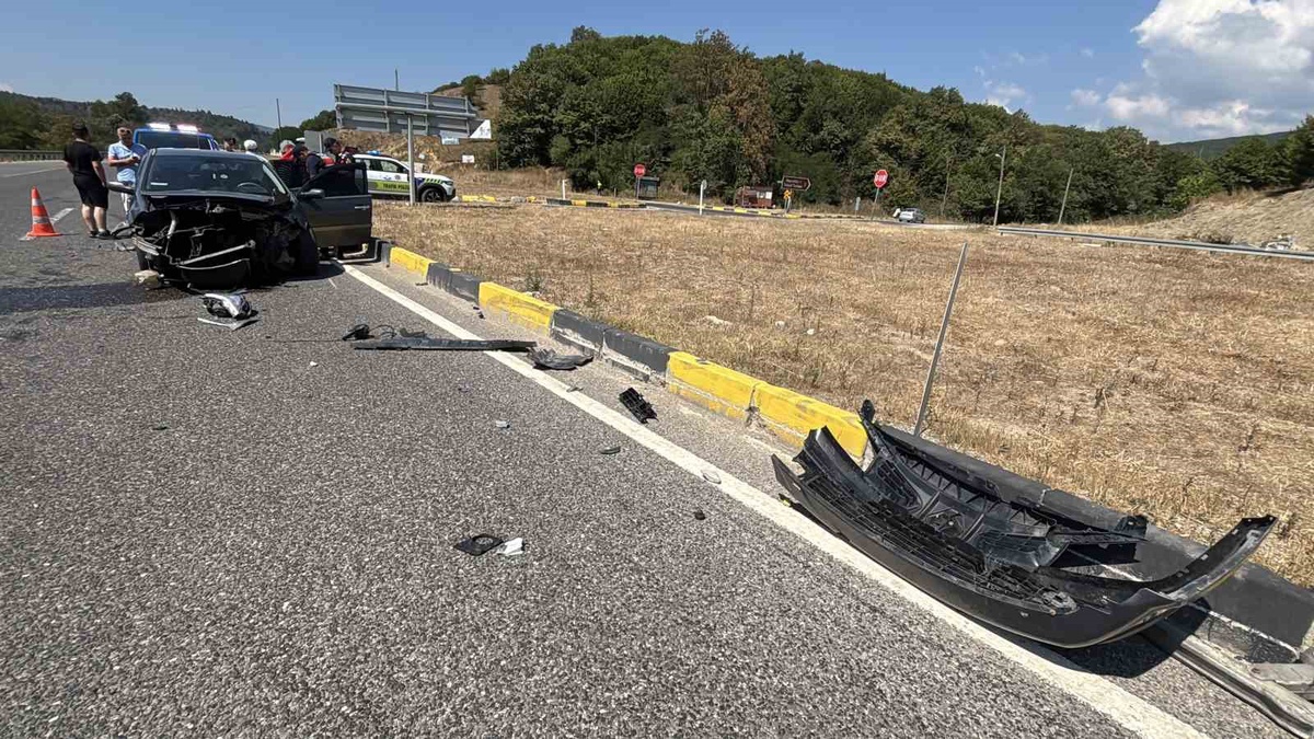 Bolu'da Kafa Kafaya Çarpışma: Yaralı Yok