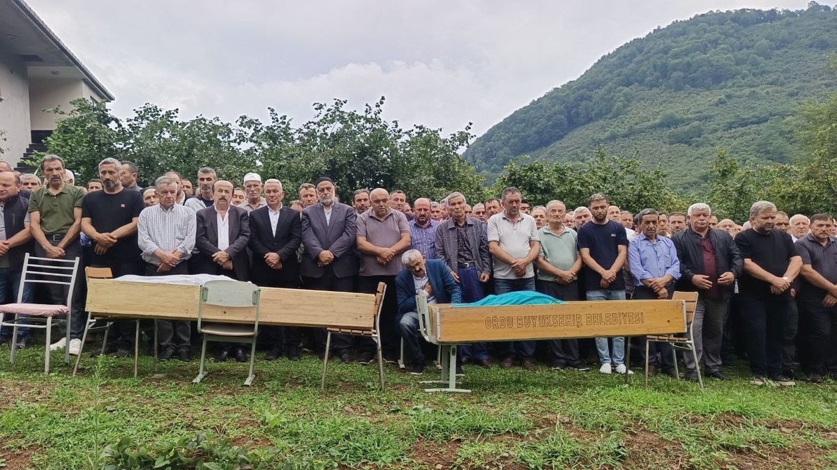 Fındık Toplarken 30 Metreden Düştüler