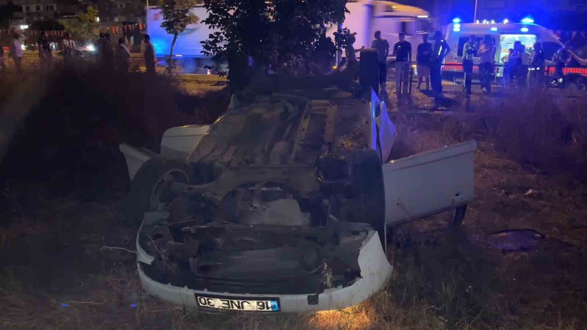 Bursa'da Otomobil Tarlaya Uçtu: 5 Yaralı