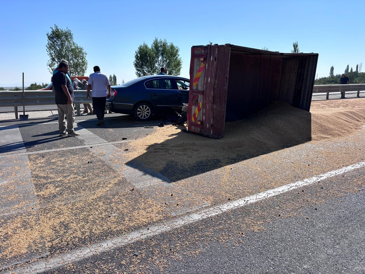 Akşehir'de Zincirleme Kaza: Kaymakam ve Savcı Eşi Yaralı