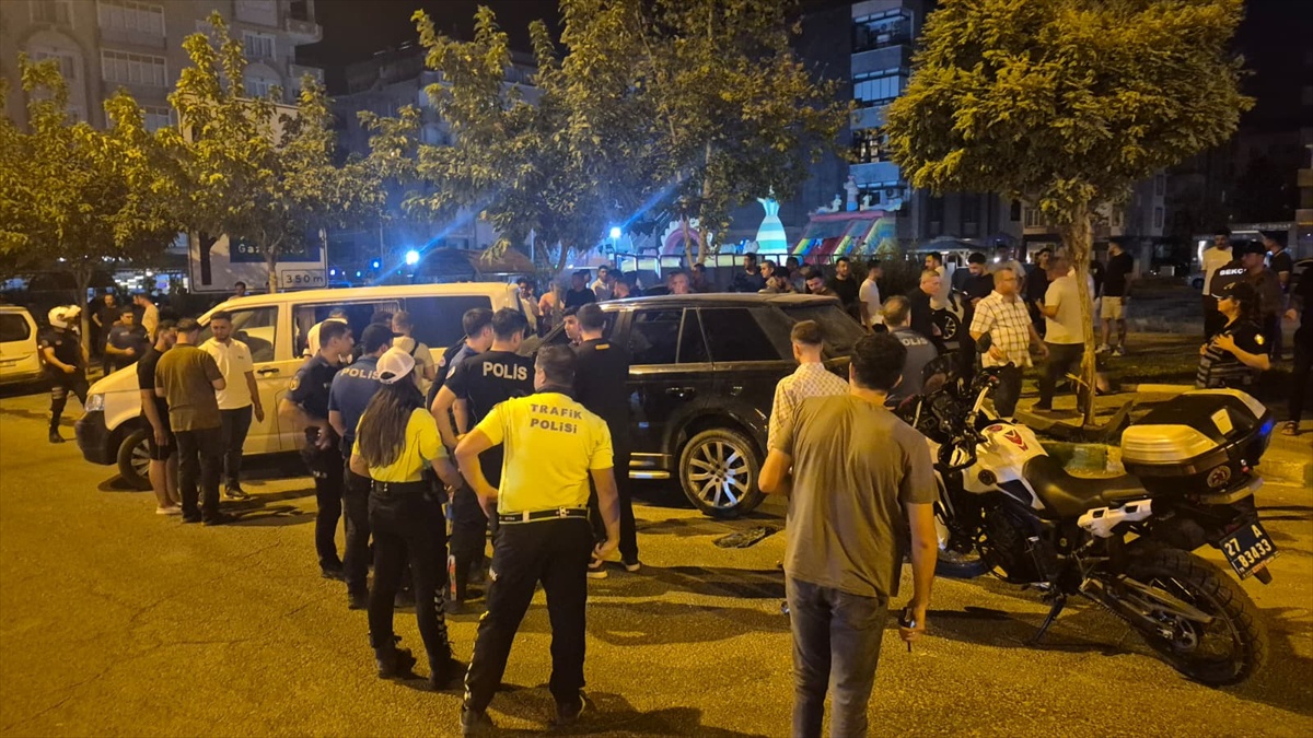 Nizip'te Kaçan Sürücü 3 Araca Çarptı