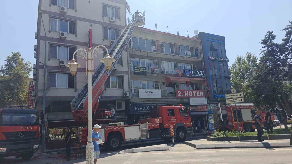 Gemlik'te Pasajda Yangın Çıktı