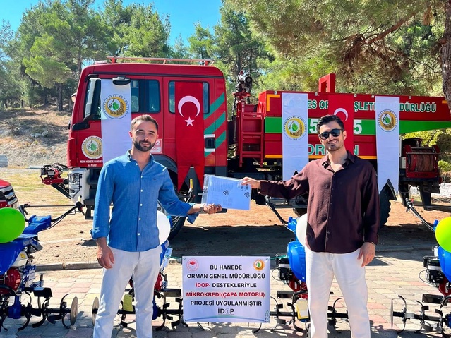 Gördes'te Kadınlara Hibe Çapa Motoru Desteği