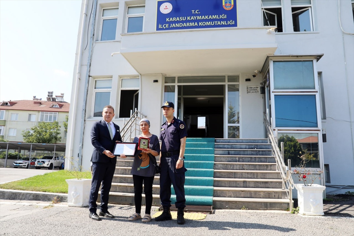 Aynur Büyük'ten Jandarmaya Zeytin Bağışı