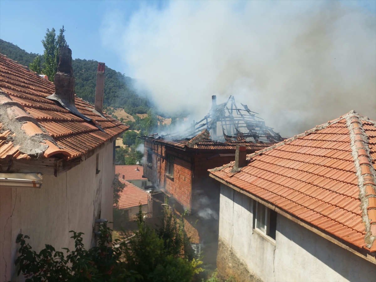 Hocalar\'da Ev Yangını