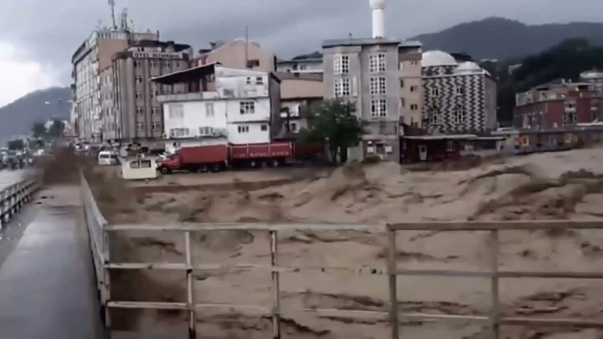 Hopa Devlet Hastanesi için kritik uyarı: “Aynı anda sel, taşkın ve heyelan riski var”